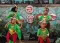Anak-anak saat tampil dalam kunjungan program super tangguh